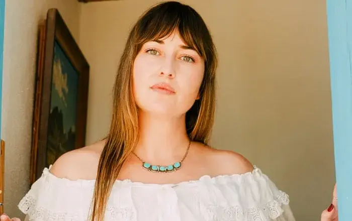 Jess Williamson weighs life in Los Angeles on her sixth album
