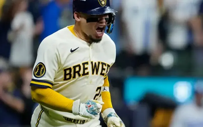 Contreras helps Milwaukee take a two-game NLCS lead