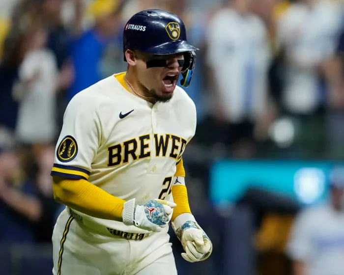 Contreras helps Milwaukee take a two-game NLCS lead